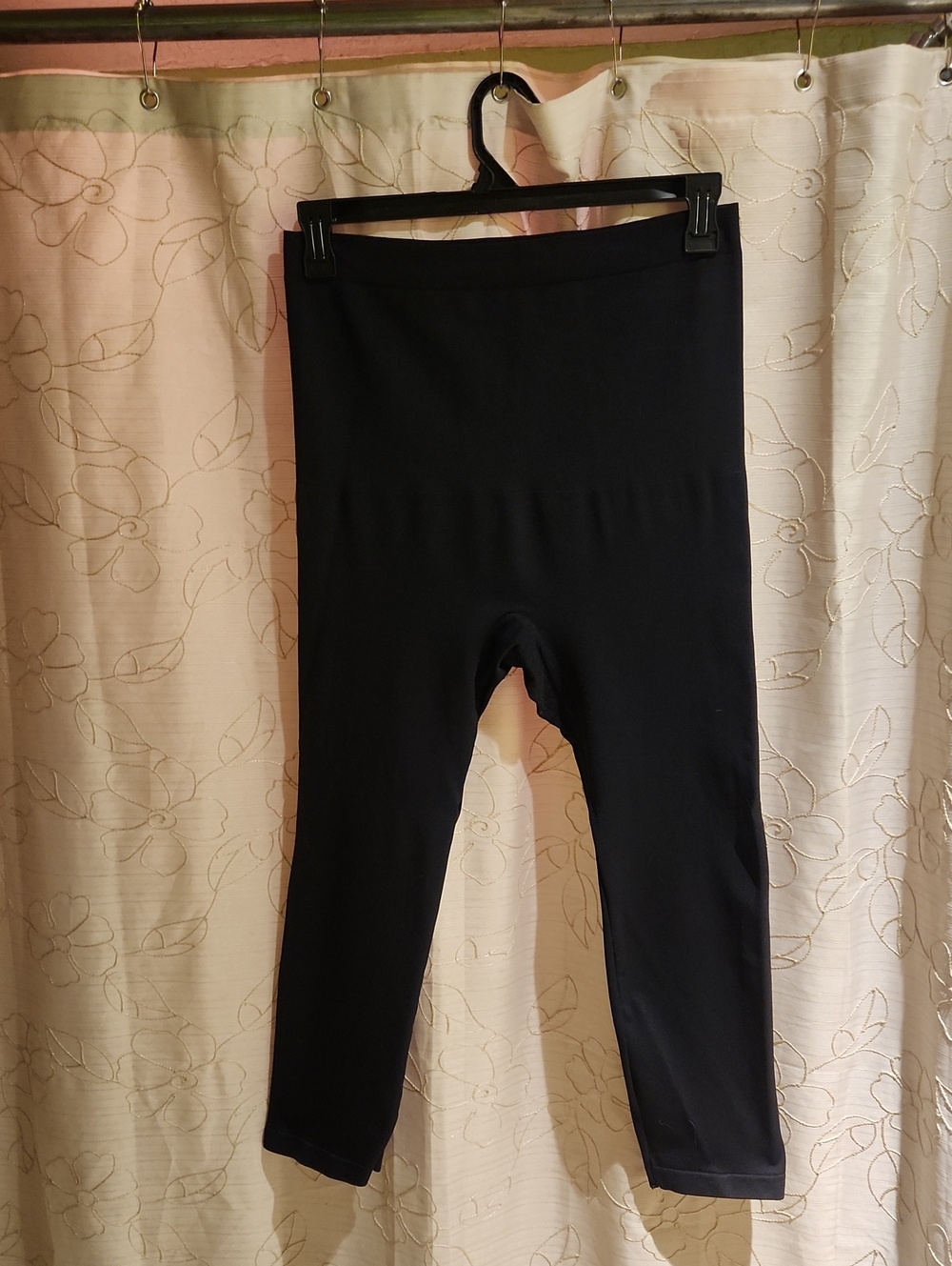 Shapermint High- Waisted Compression Black Capris